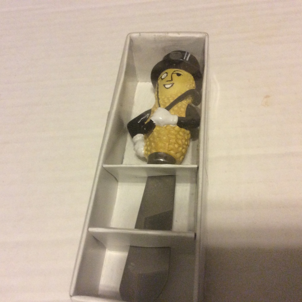 MR PEANUT SPREDING KNIFE